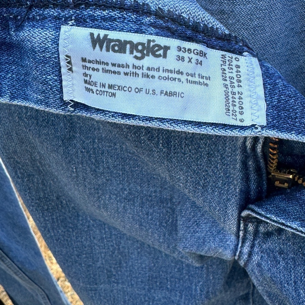 Wrangler Men’s Jeans label 38x34”- actual 37x30”